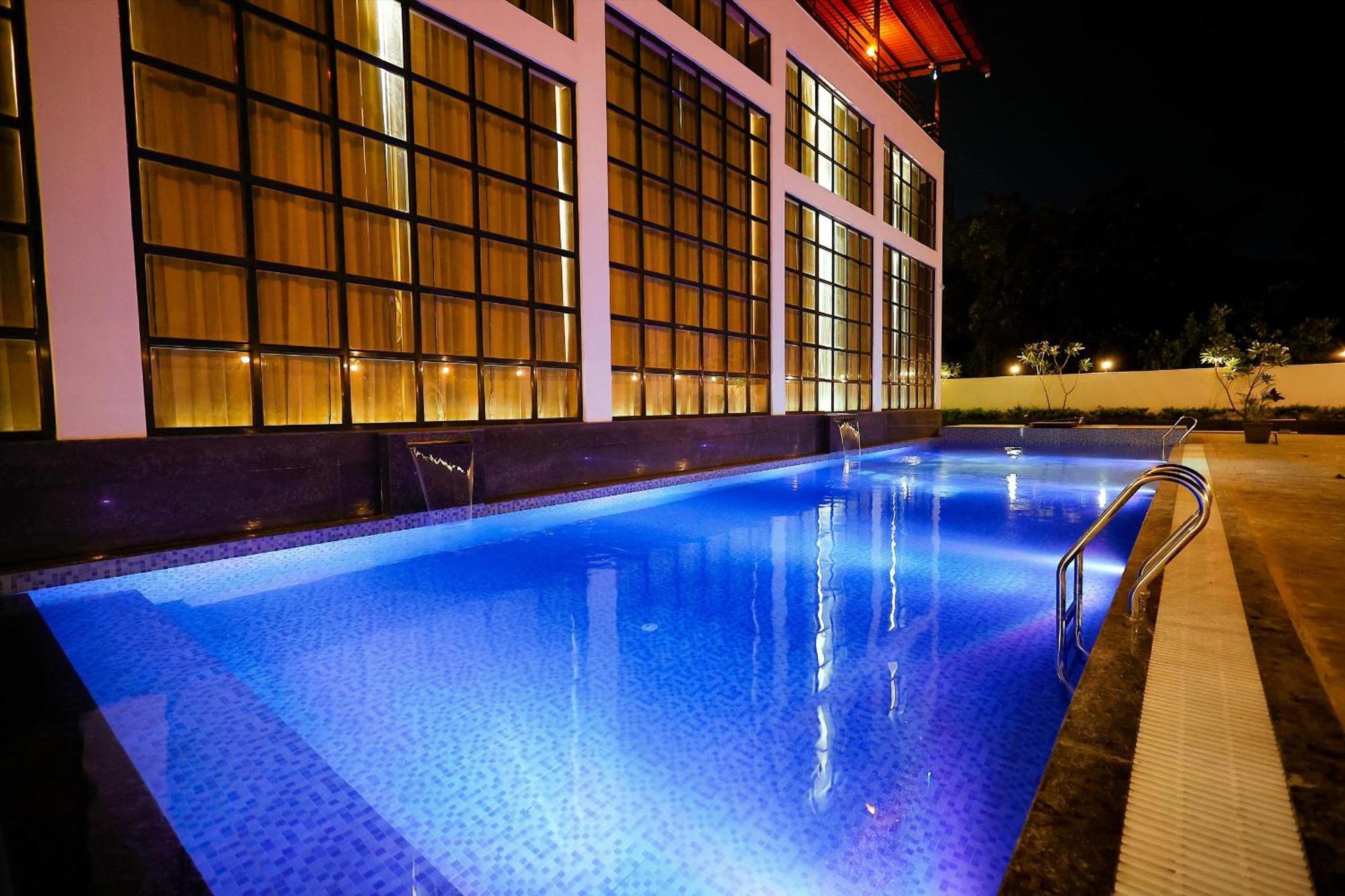 Krown Palace Resort Silvassa Exterior photo